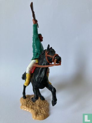 Apache Donker groen  Te paard met geweer  - Afbeelding 2
