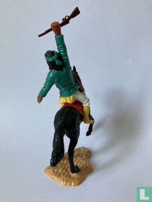Apache Doctor green À cheval avec un fusil - Image 3