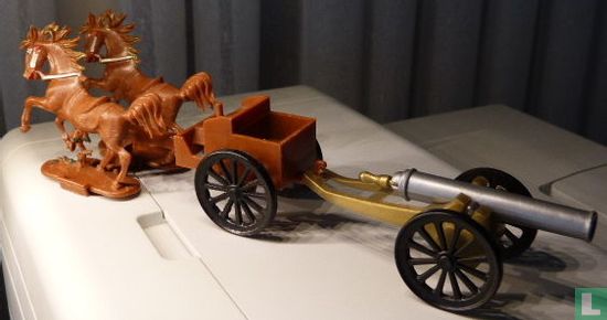 Artillery wagon with horse carriage - Image 2