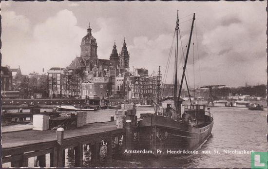 Pr. Hendrikkade met St. Nicolaaskerk