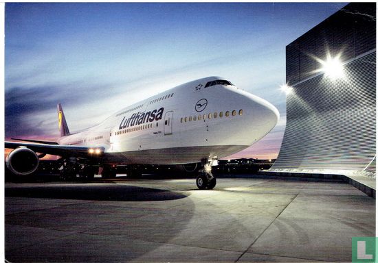 LUFTHANSA - Boeing 747-800 - Bild 1