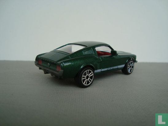 Ford Mustang - Image 2