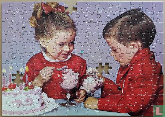 Jongen en meisje eten ijs - Image 3