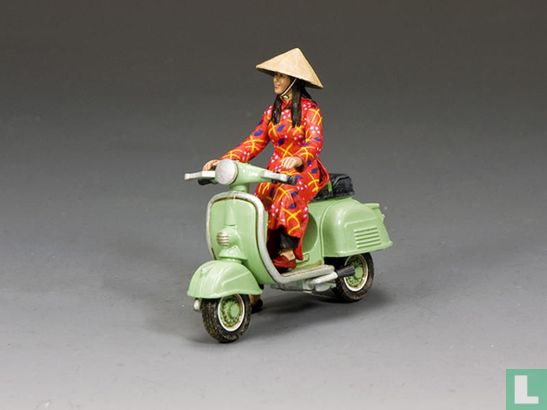 The Pale Green Vespa Girl - Afbeelding 1