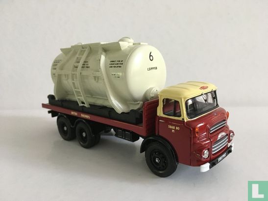 Albion Reiver Platform Lorry & Tank Container Load - Afbeelding 2