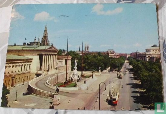 Vienna - The Ringstrasse, the Houses of Parlament, the Town Hall and the Old Imperial Theatre - Bild 1