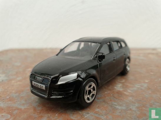 Audi Q7 - Image 1