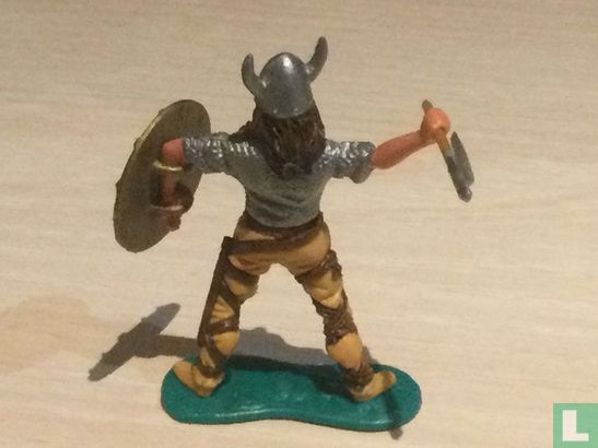Viking with axe and shield  - Image 2