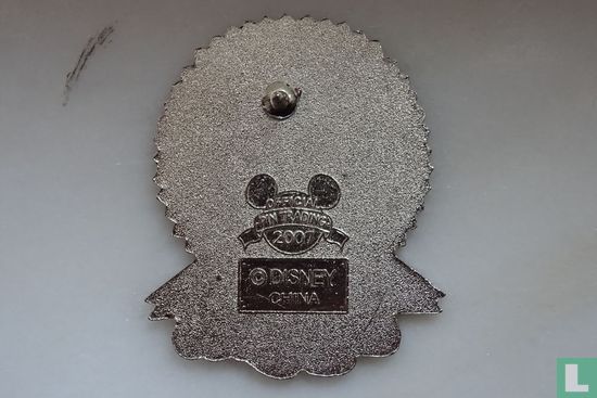 Mickey Mouse Epcot pin - Image 2