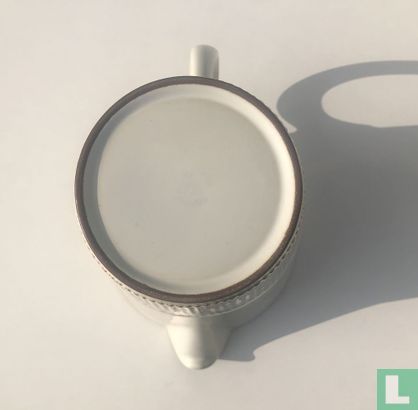 Cleopatra milk jug (18 cm) - Image 2