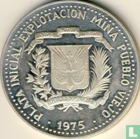 République dominicaine 10 pesos 1975 "First silver extraction from Pueblo Viejo Mine" - Image 2