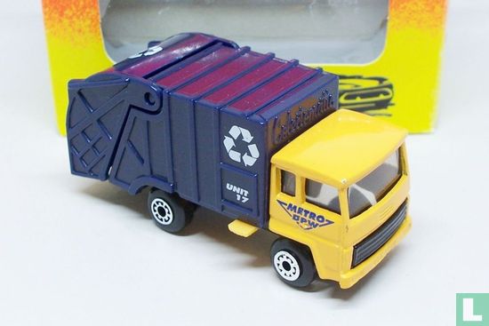 Refuse truck 'Metro DPW, Unit 17'  - Image 1