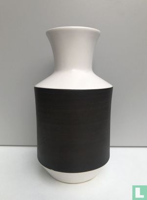 Vase 568 - engobe / white - Image 1