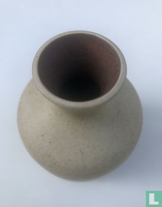 Vase 538 - eggshell - Image 3
