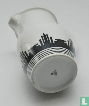Milk jug with Skyline - Image 3