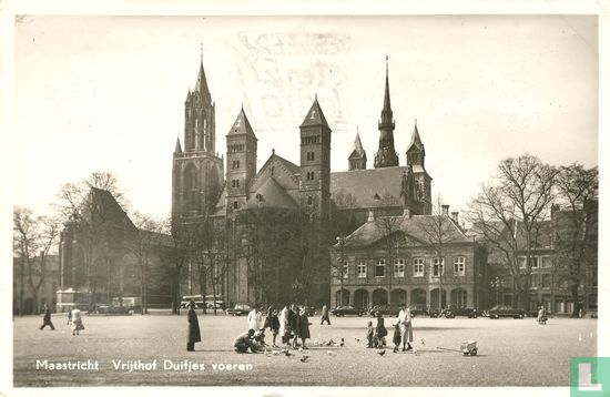 Maastricht Vrijthof Duifjes-voeren  - Bild 1