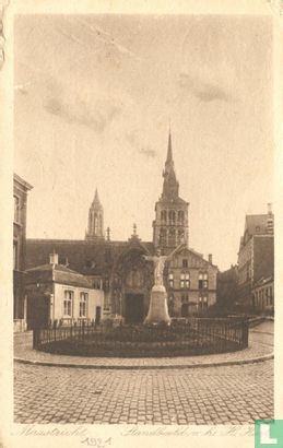 Maastricht ingang Sint Servaas kerk met H. Hart beeld  - Afbeelding 1