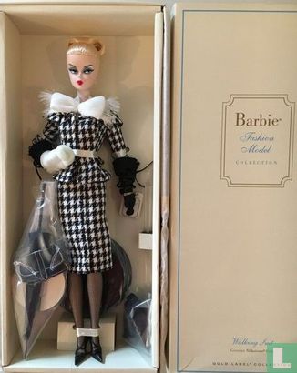 Walking Suit Barbie doll - Image 2