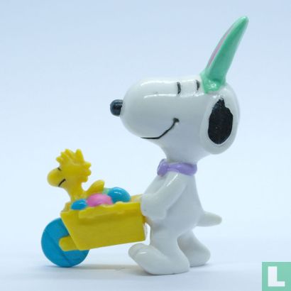 Snoopy met Woodstock en paaseieren in kruiwagen - Afbeelding 3