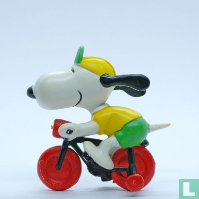 Snoopy on bicycle with training wheels - Image 3