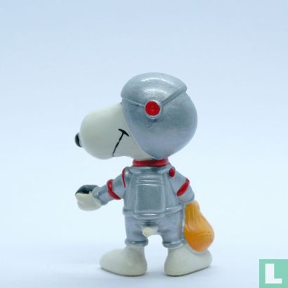 Snoopy als Astronaut mit Mondstein - Bild 2