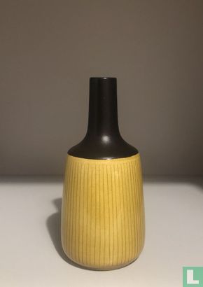 Vaas 712 - mosterdgeel / zwart - Afbeelding 1