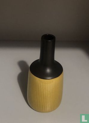 Vase 712 - mustard yellow / black - Image 3