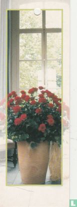 Rode rozen in stenen vaas - Afbeelding 1
