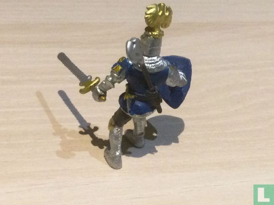 Blue crested knight - Image 2