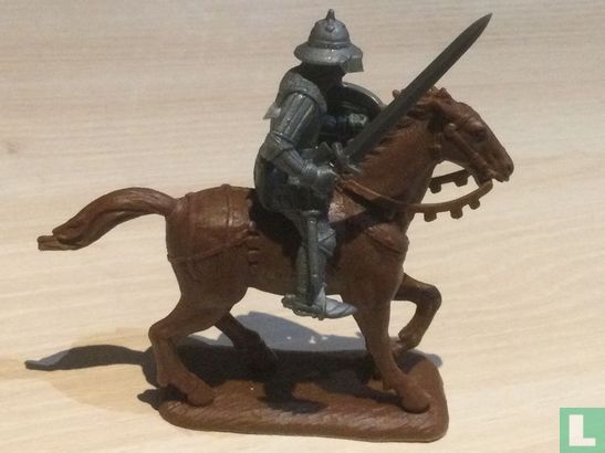 Wapenknecht te paard met zwaard - Afbeelding 1