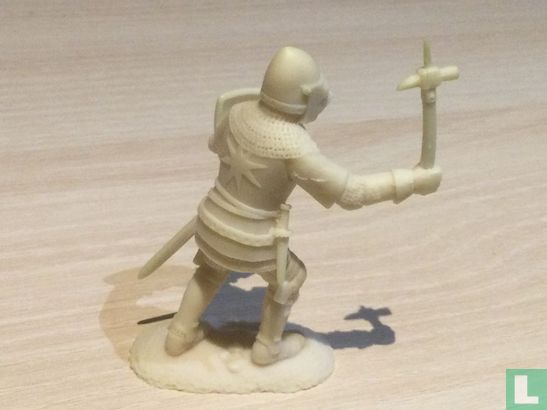 Knight with battle hammer - Image 2