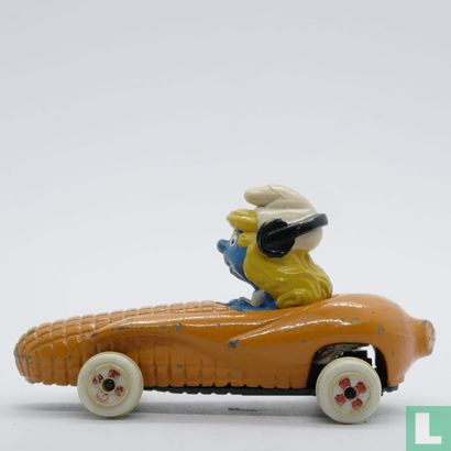 Smurfette in corncob car - Image 3