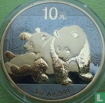 China 10 Yuan 2010 (teilweise vergoldet) "Panda" - Bild 2