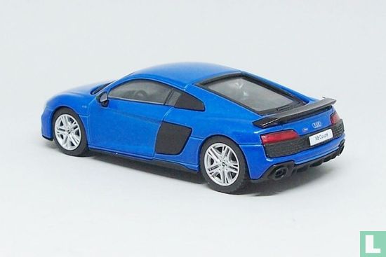 Audi V10 Coupe - Image 2