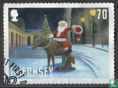 Der Weihnachtsmann reitet Esel auf dem Marktplatz