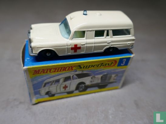 Mercedes Benz Binz ambulance - Bild 1