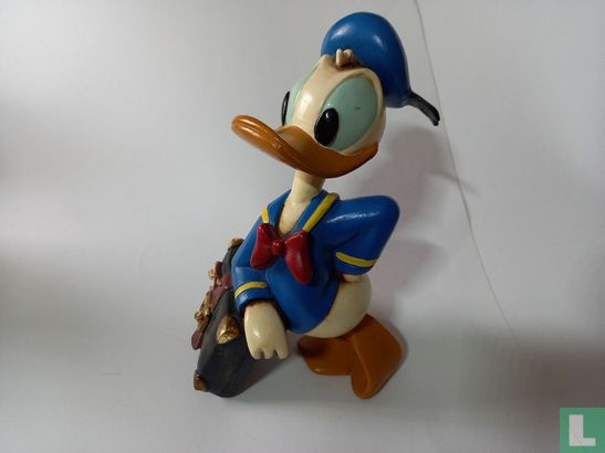 Donald Duck statue - Image 1