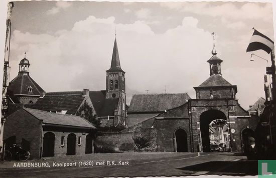 Kaaipoort(1630) met R.K.Kerk - Afbeelding 1