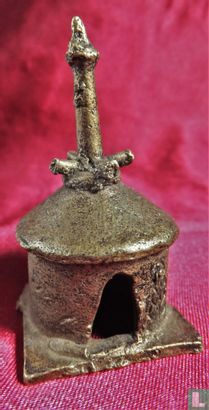 Poids dor en bronze Asante - Cabine avec porte ouverte - Image 1