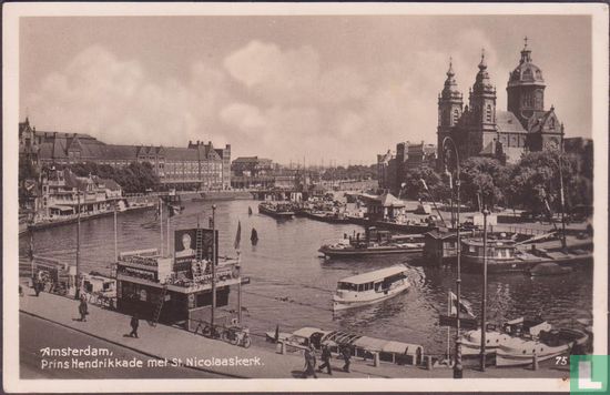 Prins Hendrikkade met St. Nicolaaskerk.