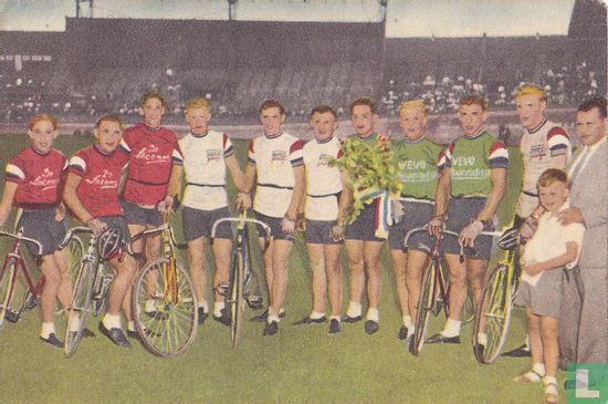Pellenaars met de Nederlandse Tour de France-ploeg 1953