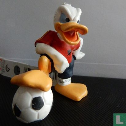 Donald as soccer player Spain - Image 3