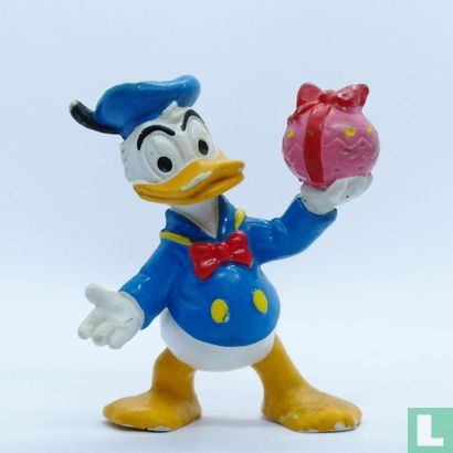 Donald Duck with Easter egg - Image 1
