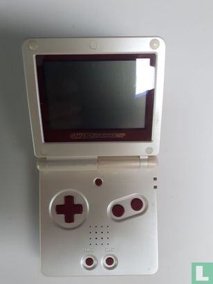 Game Boy Advance SP: Famicom Edition  - Afbeelding 1