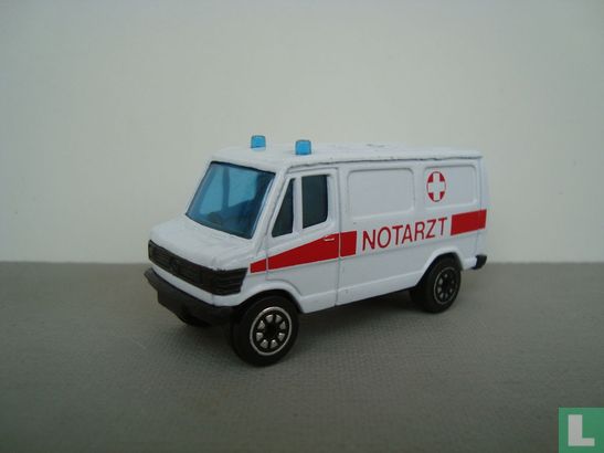 Mercedes-Benz 207D 'Notarzt' - Image 1