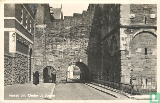 Maastricht oude poortjes achter de St. Servaaskerk   - Image 1