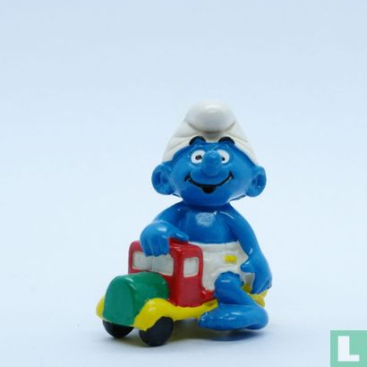 Baby smurf on ride-on car