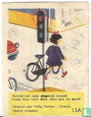 Terwijl het rode stoplicht brandt, Loopt Sara toch door, fiets aan de hand! - Image 1