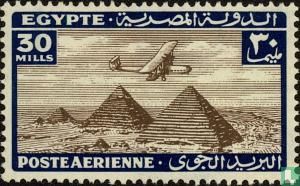 Vliegtuig boven de Piramides van Gizeh