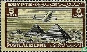 Flugzeug über den Pyramiden von Gizeh